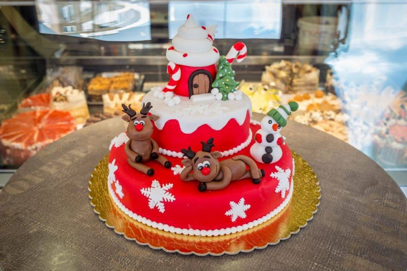 Karácsonyi piros torta - Rendeljsutit.hu