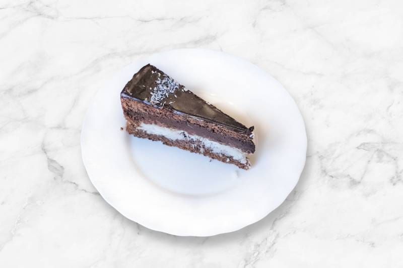 Paleo kókuszos csoki torta szelet. Falat klasszikus finomság - Sütemény házhoszllítás Rendeljsutit.hu